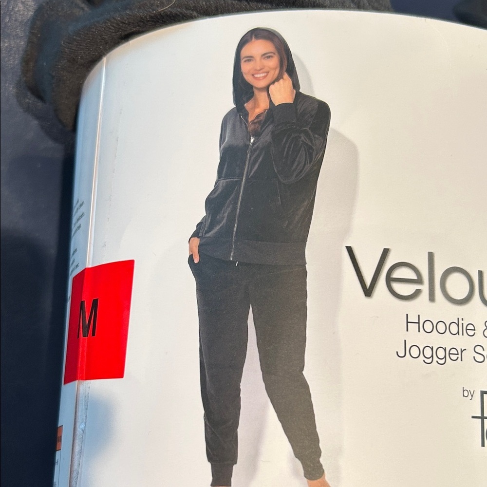 Felina Velour Hoodie and Jogger Set in Black. Size M - Picture 2 of 3